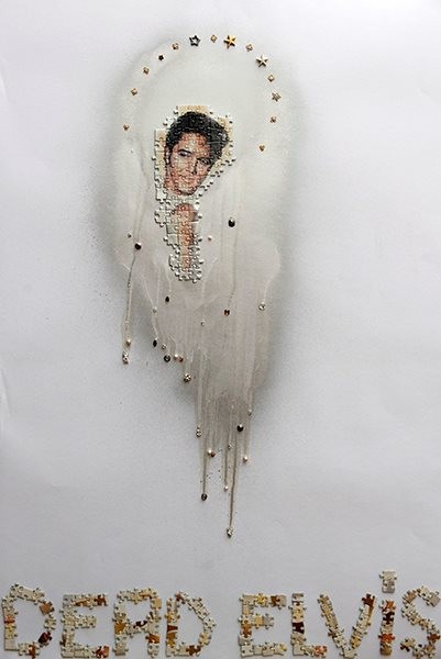 Dead Elvis, 2013. Technique mixte, 110 x 75 cm.