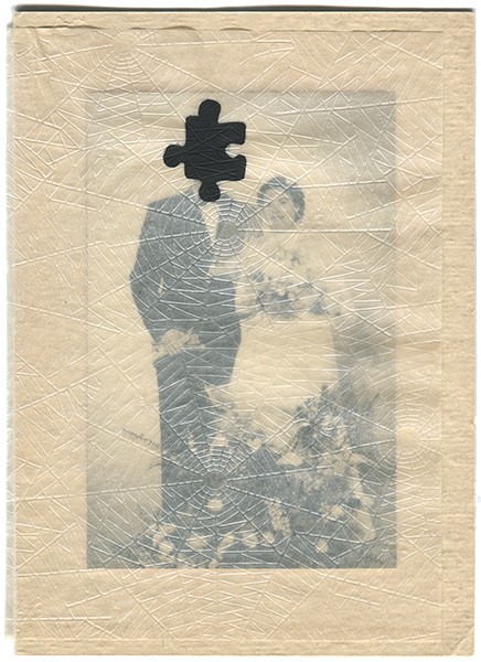 Puzzle , 2013. Photographie, papier toile d'araignée, encre, 32 x 23 cm.